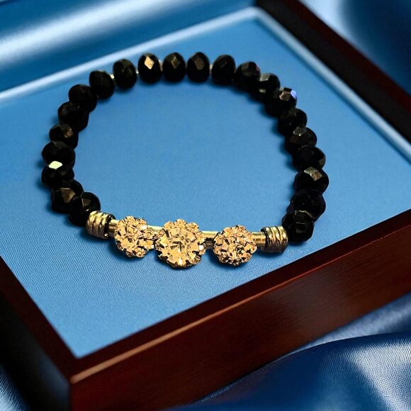 LaviguerDesigns Handcrafted Crystal Flowers Rhinstone Stretch Bracelet - Picture 1 of 2